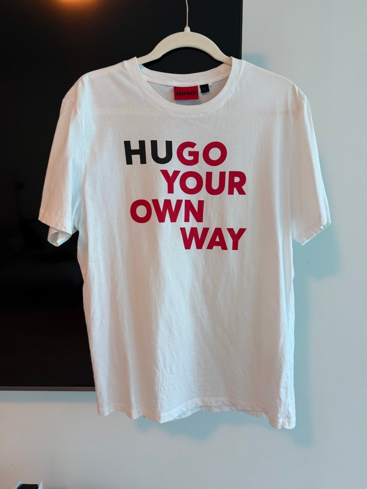 Hugo Boss Men's T-Shirt Small Size