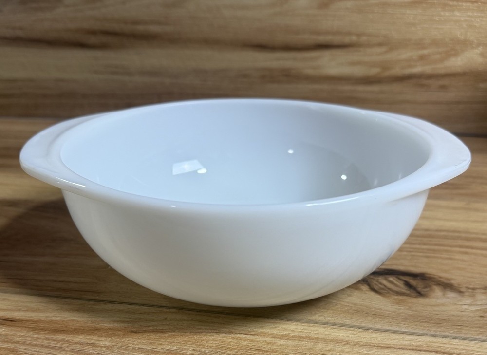 Vintage Pyrex #023 1 1/2Qt Handled Opal White Round Casserole Dish Usa
