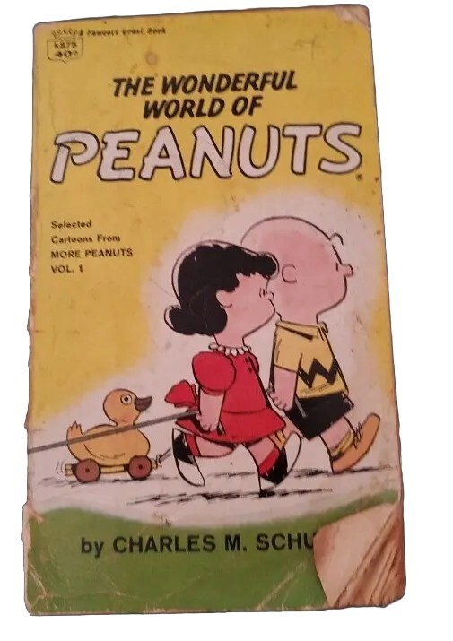 Fawcett THE WONDERFUL WORLD OF PEANUTS Paperback Charles Schulz