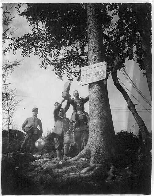 Photo:Italian soldiers & Red Cross workers,Piazza Wilson,WWI