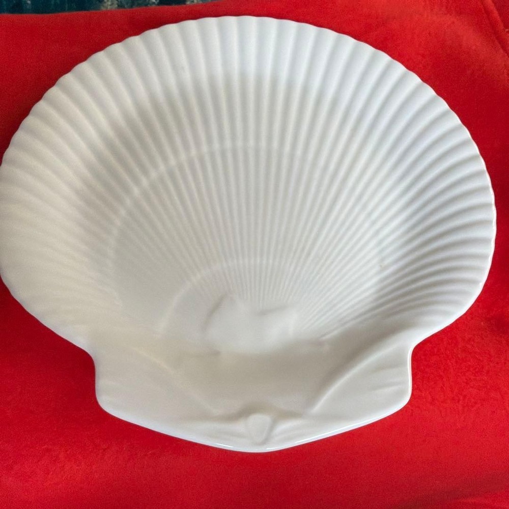 Wedgwood Nautilus Collection Shell Plate Bone China White 22.5cm