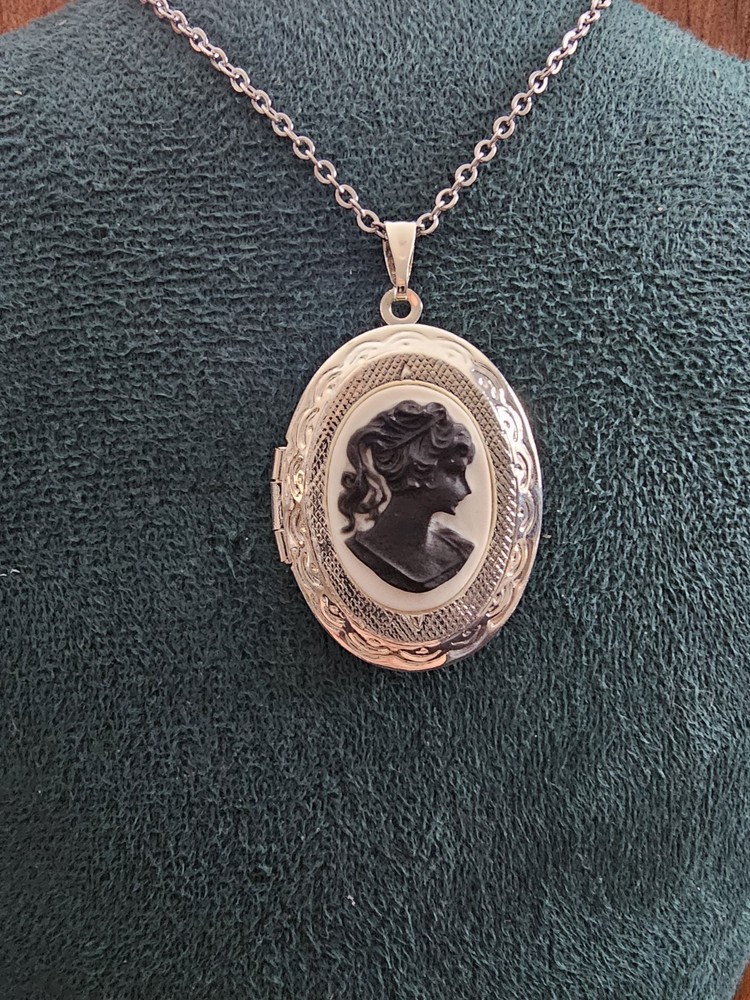 Vintage Cameo Locket Necklace New Old Stock