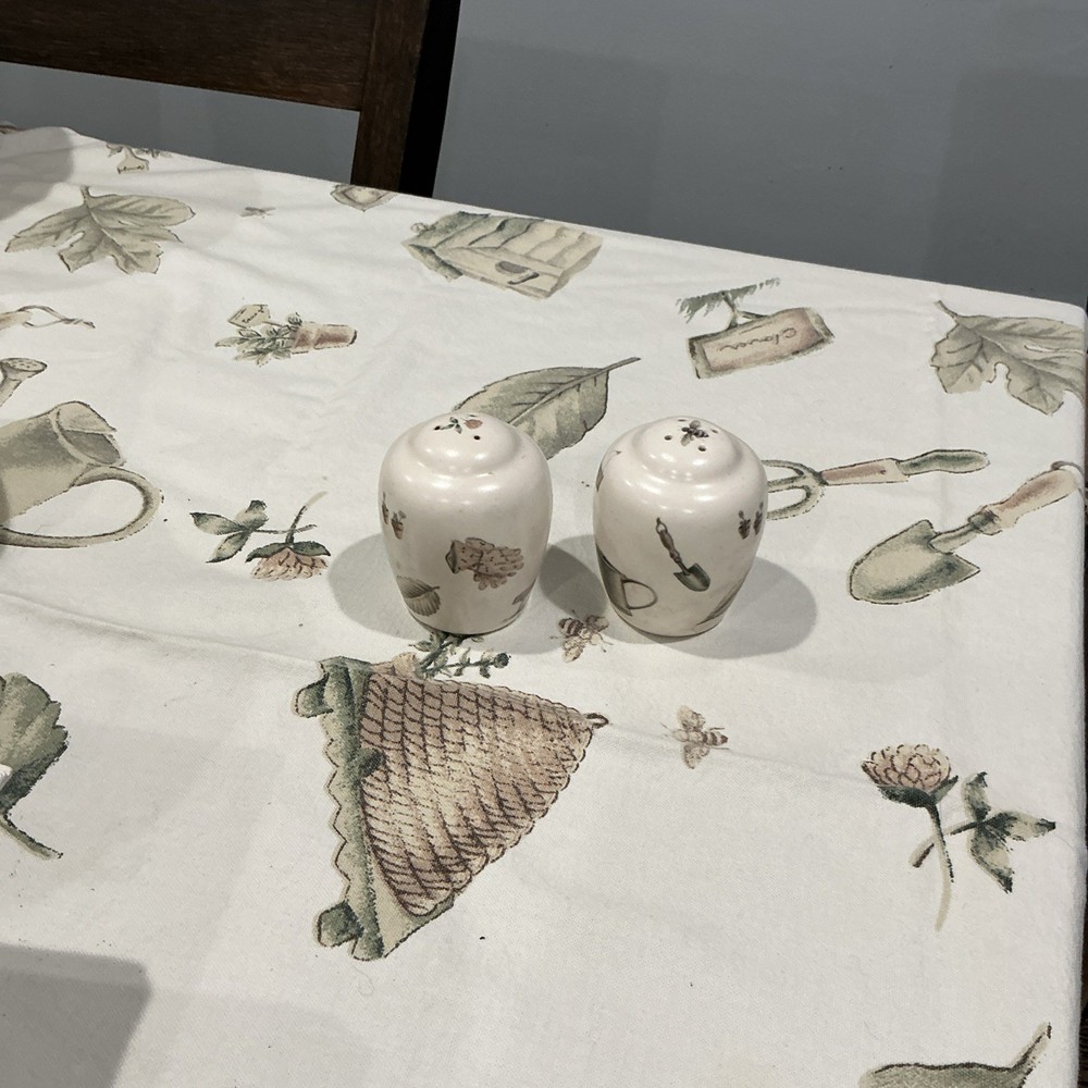 Vintage Pfaltzgraff Portfolio Naturewood Salt & Pepper Shaker Set Made in USA
