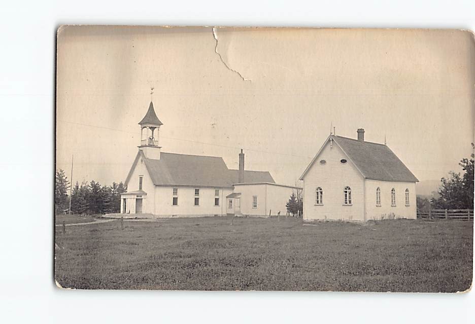 Postcard Church Houses Town/Village Scenery