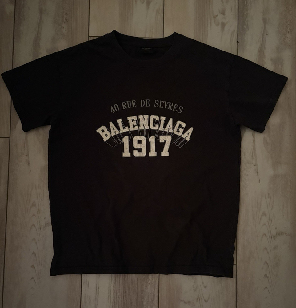 Balenciaga Black Unisex Crew Neck Short Sleeve Graphic Logo Tee M/L