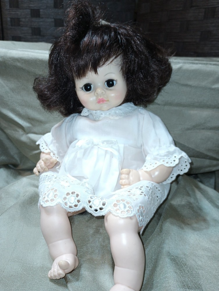 Vintage 1977 Madame Alexander Pussycat 15” Doll Brown Hair Sleepy Eyes No Sound