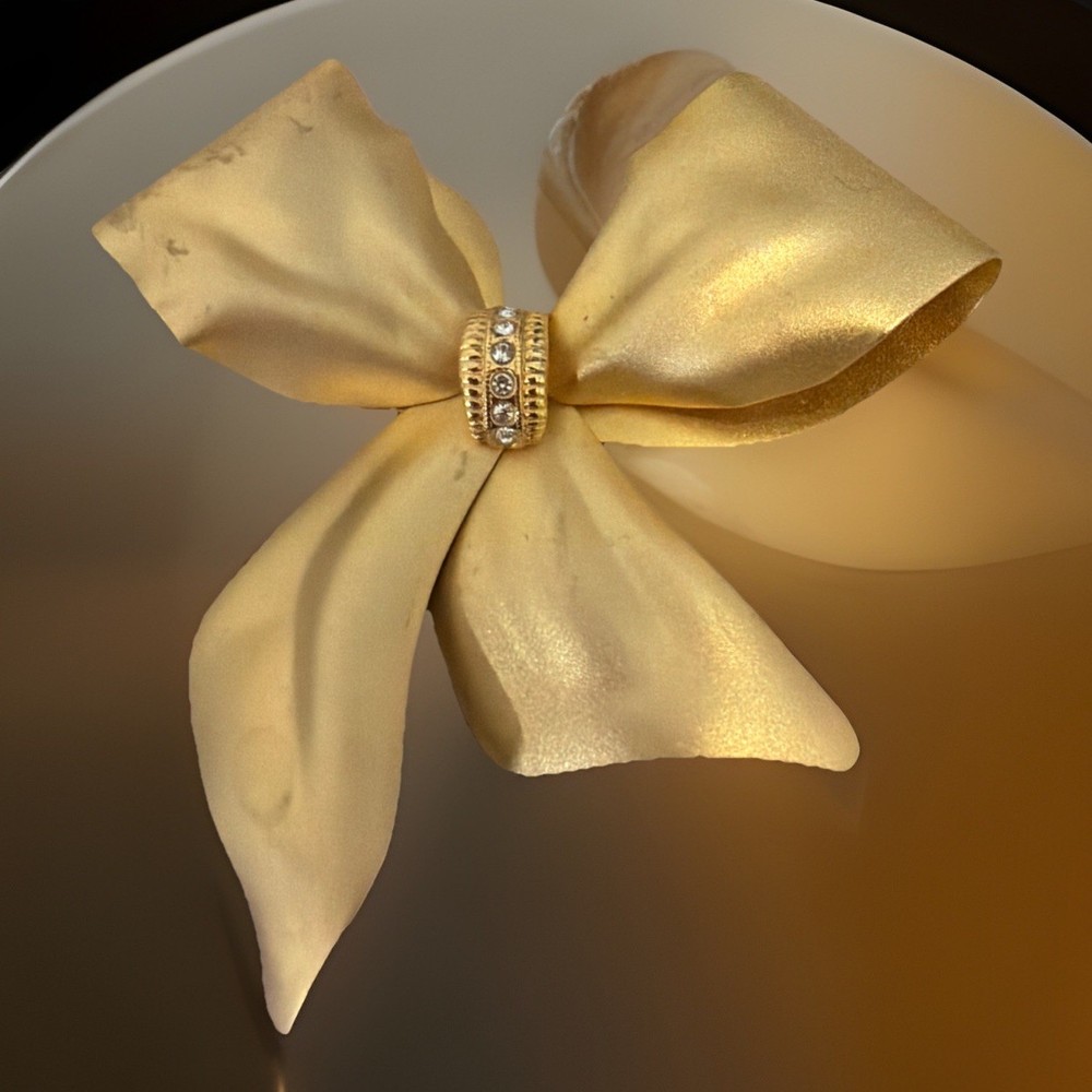 Vintage Brushed Gold Tone Metal Rhinestone Large Bow Pin Brooch