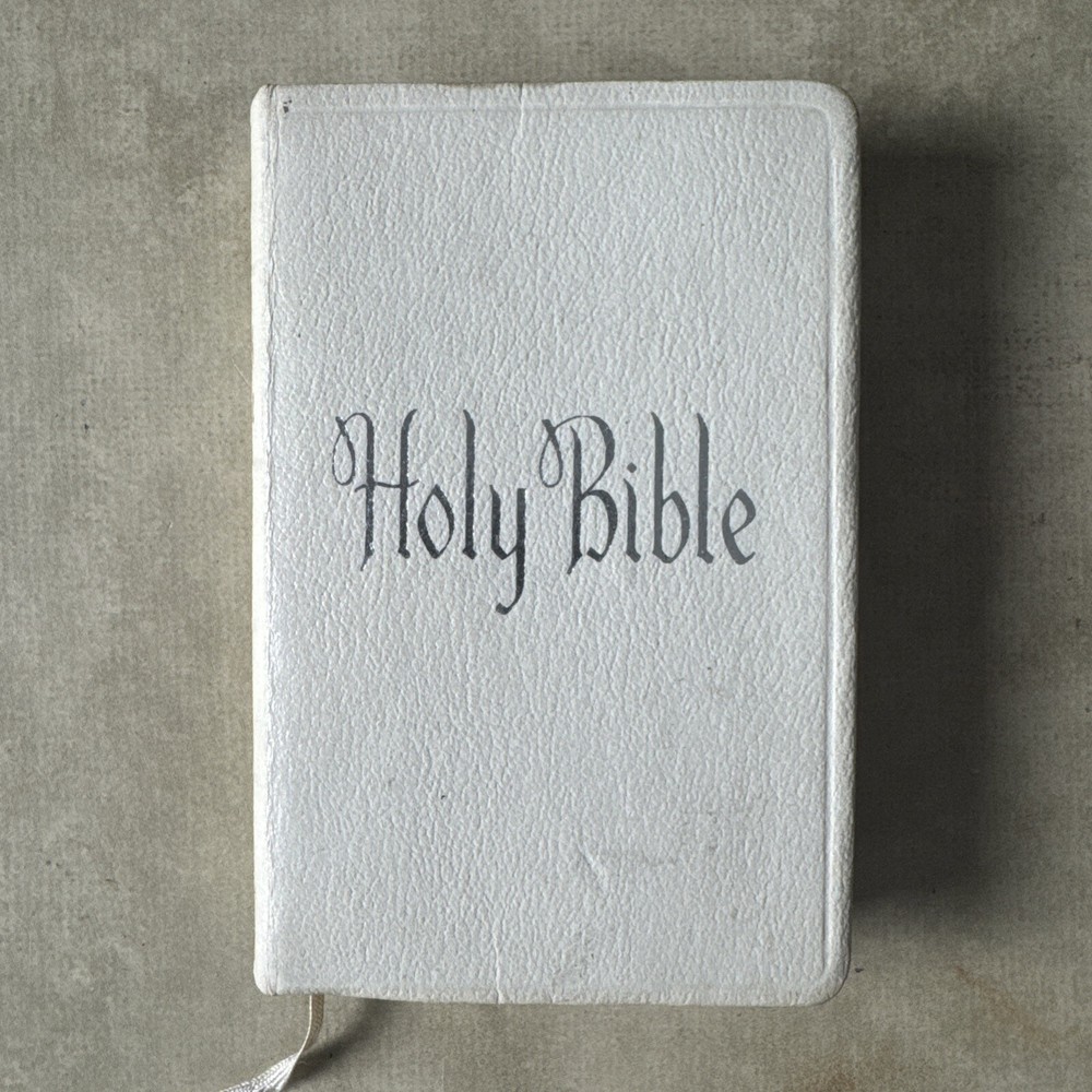 Vintage 1958 HOLY BIBLE KJV C. R. Gibson White Leather Pocket Size