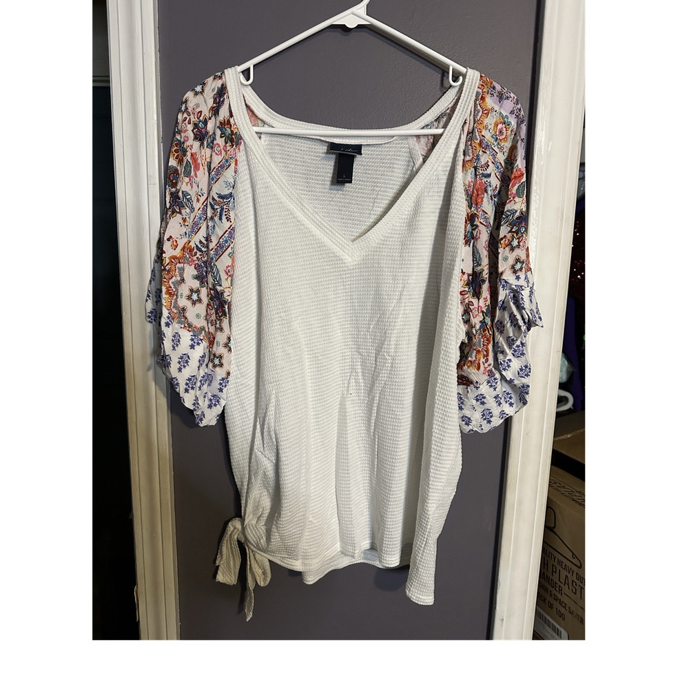 Daytrip Knit Floral Ruffle Short Sleeve Tie V-Neck Tunic Blouse White L