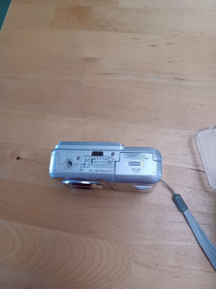 Kodak EasyShare C533 5MP Digital Camera Silver w/ 2GB SD Memory Card