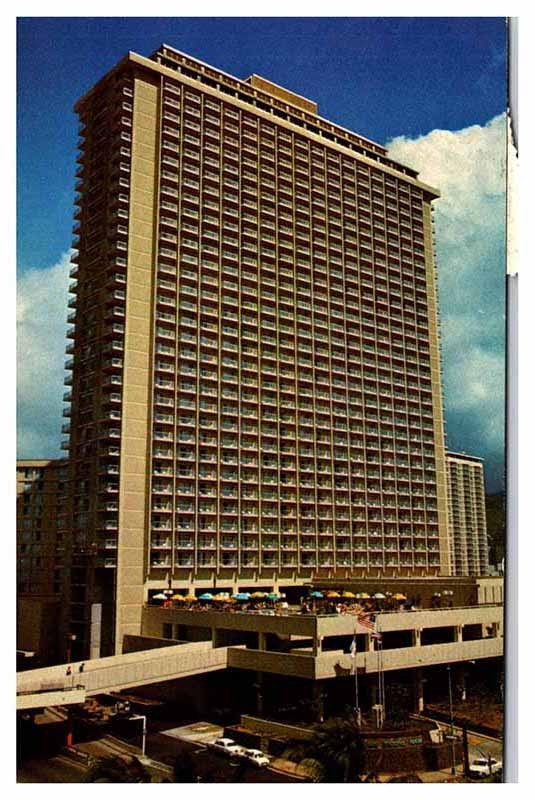 Postcard HOTEL SCENE Honolulu - Waikiki Hawaii HI AQ9858