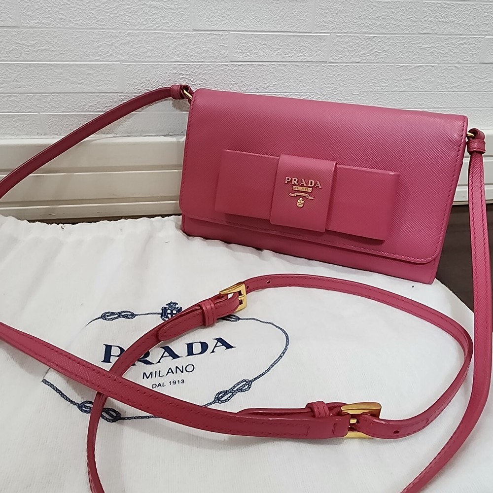 RARE PRADA Leather Crossbody Shoulder Bag Wallet in Excellent Condition