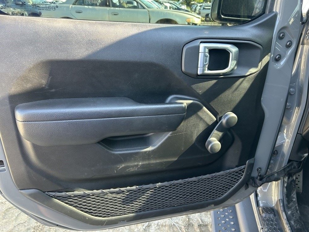 GLADIATOR 2022 Front Door Trim Panel 104887541