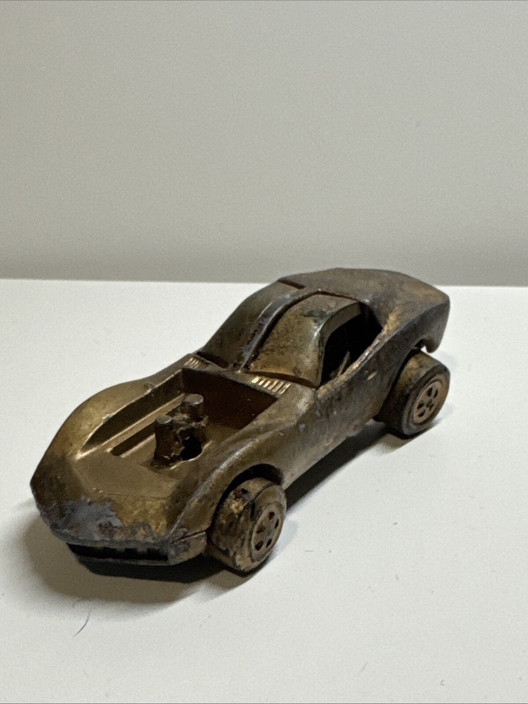 Johnny Lightning Topper Vintage Vicious Vette Bright Gold Diecast car