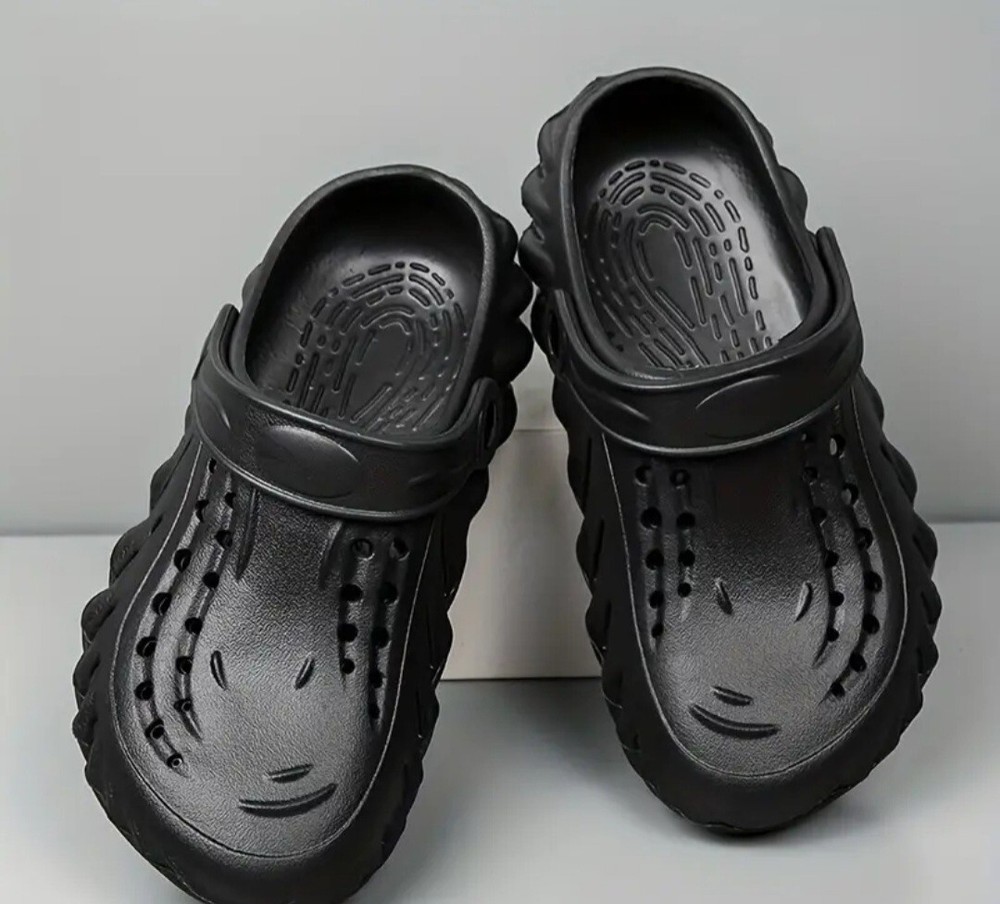 Crocs Classic Camo Clog for Unisex, Size 7 -8 Black