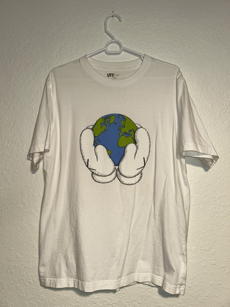 KAWS Uniqlo UT Peace For All World T Shirt White Mens Size Large (Pre-Owned)