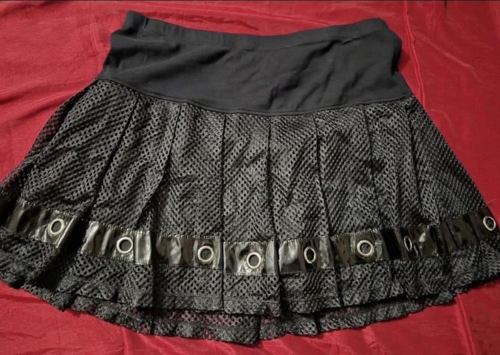 Tripp NYC Black Pleated Mesh Grommet Y2K Emo Goth Grunge Pull-on Mini Skirt XL