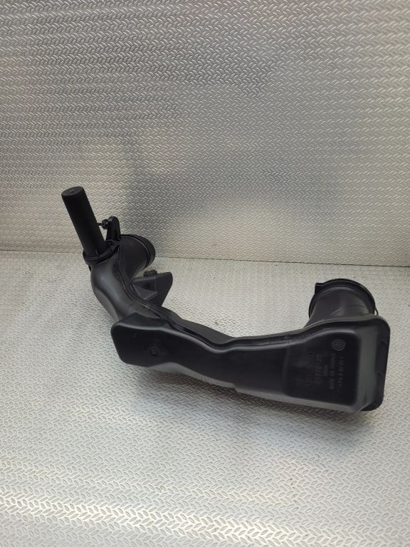 2015 Volvo V40 Cross Country Diesel 140kW Air Intake Duct Part 31370135 SVJ17952