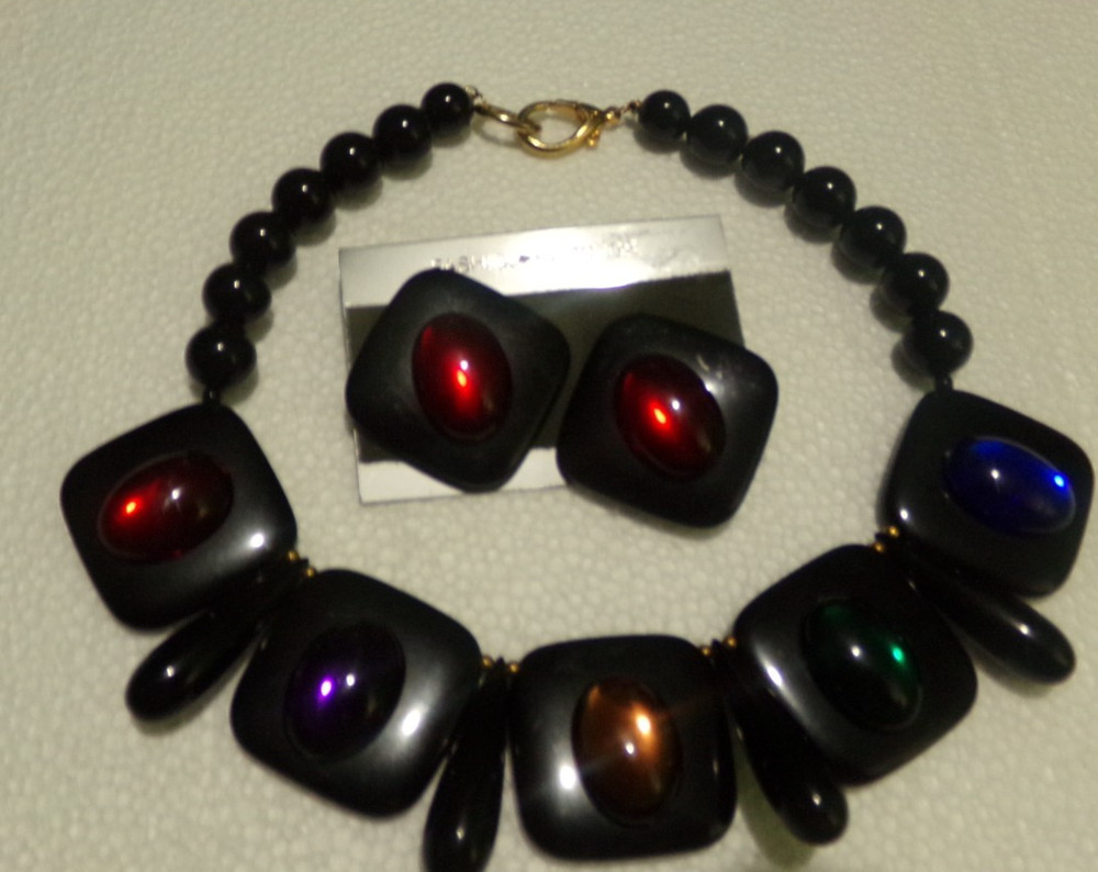 Vintage Big Bold Lucite Multi Color Bead Necklace & Pierced Earrings Set 1980'S