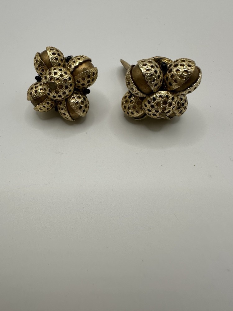 Vintage Gold Tone Cluster Clip On Earrings