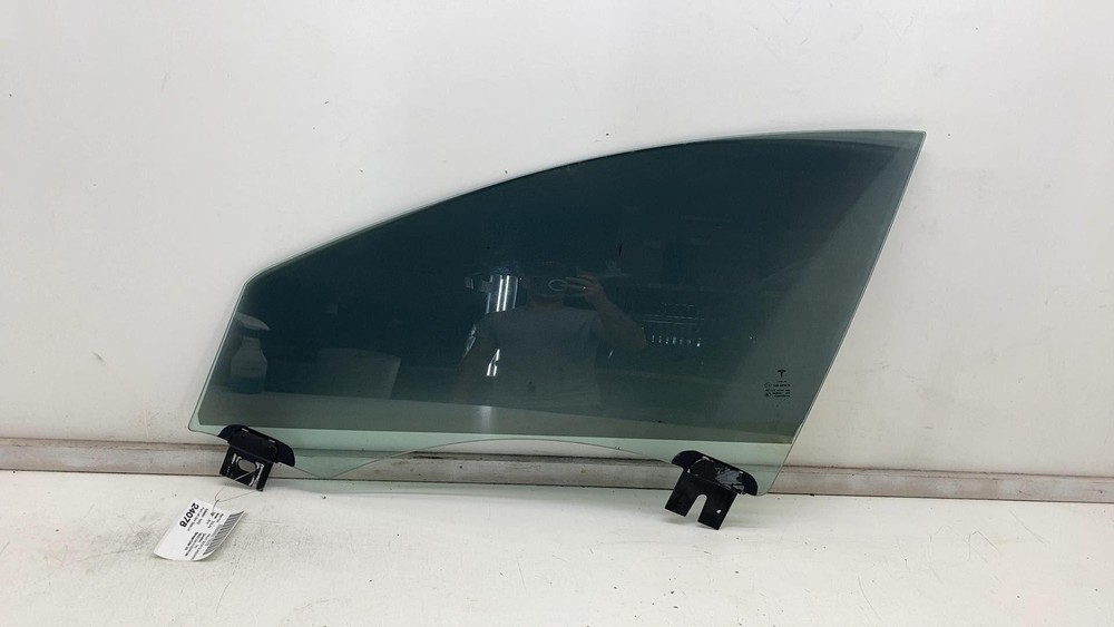 2012-2015 Tesla Model S Left Front Driver Side Window Glass 43R-001074