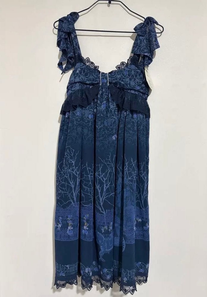 Alipai Funeral procession of roses ~ Aria blooming in the evening ~ Pattern