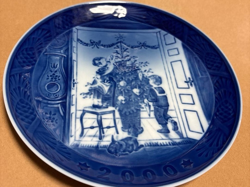 Royal Copenhagen Year Plate 2000 Collectible Danish Ceramics Used