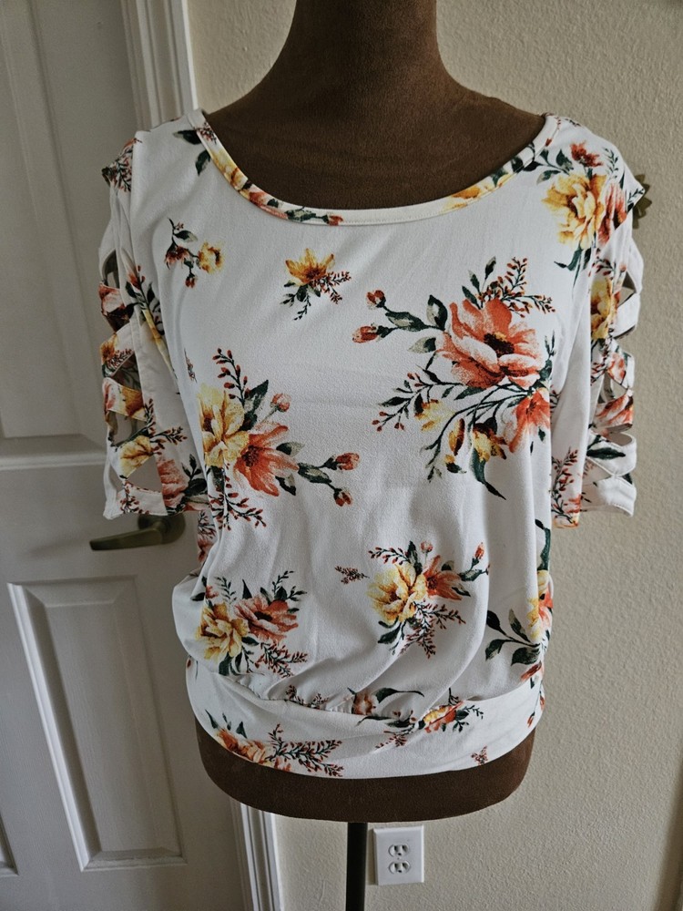 White Floral Blouse With Mid Sleeve Length Sleeves Size Medium