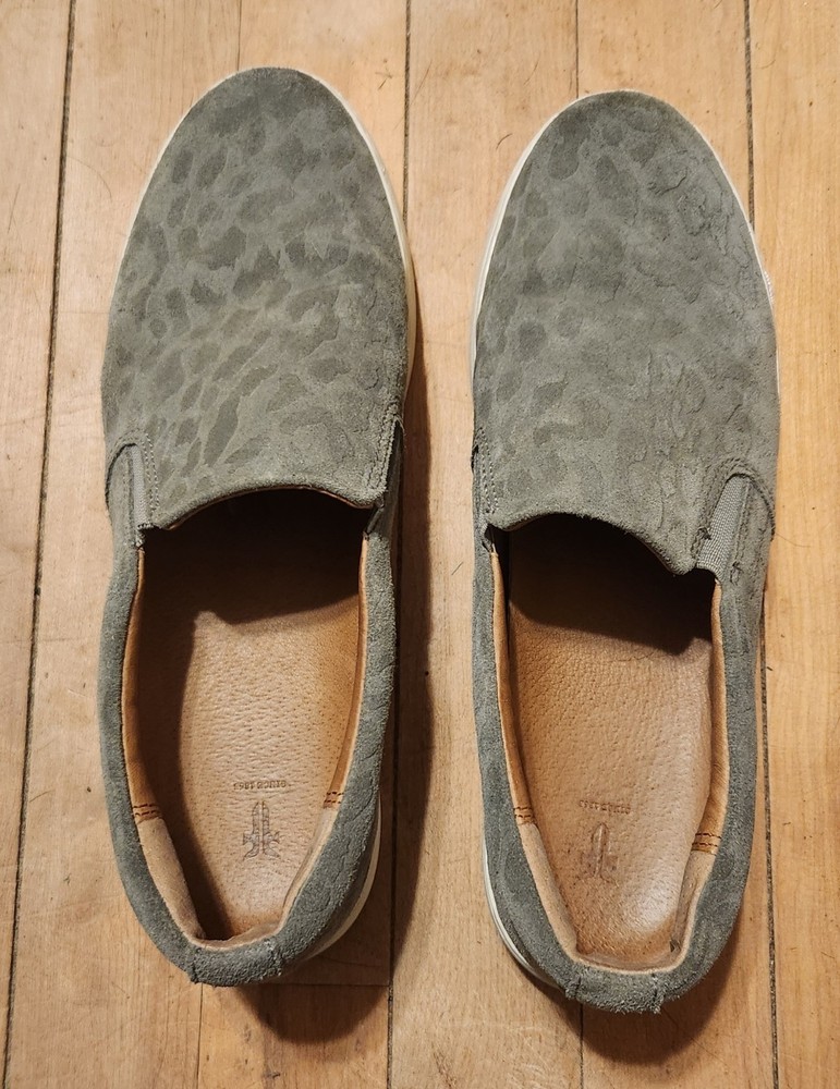 FRYE Women's Slip-On Flats Shoes Size 9 Moss Green Animal Print