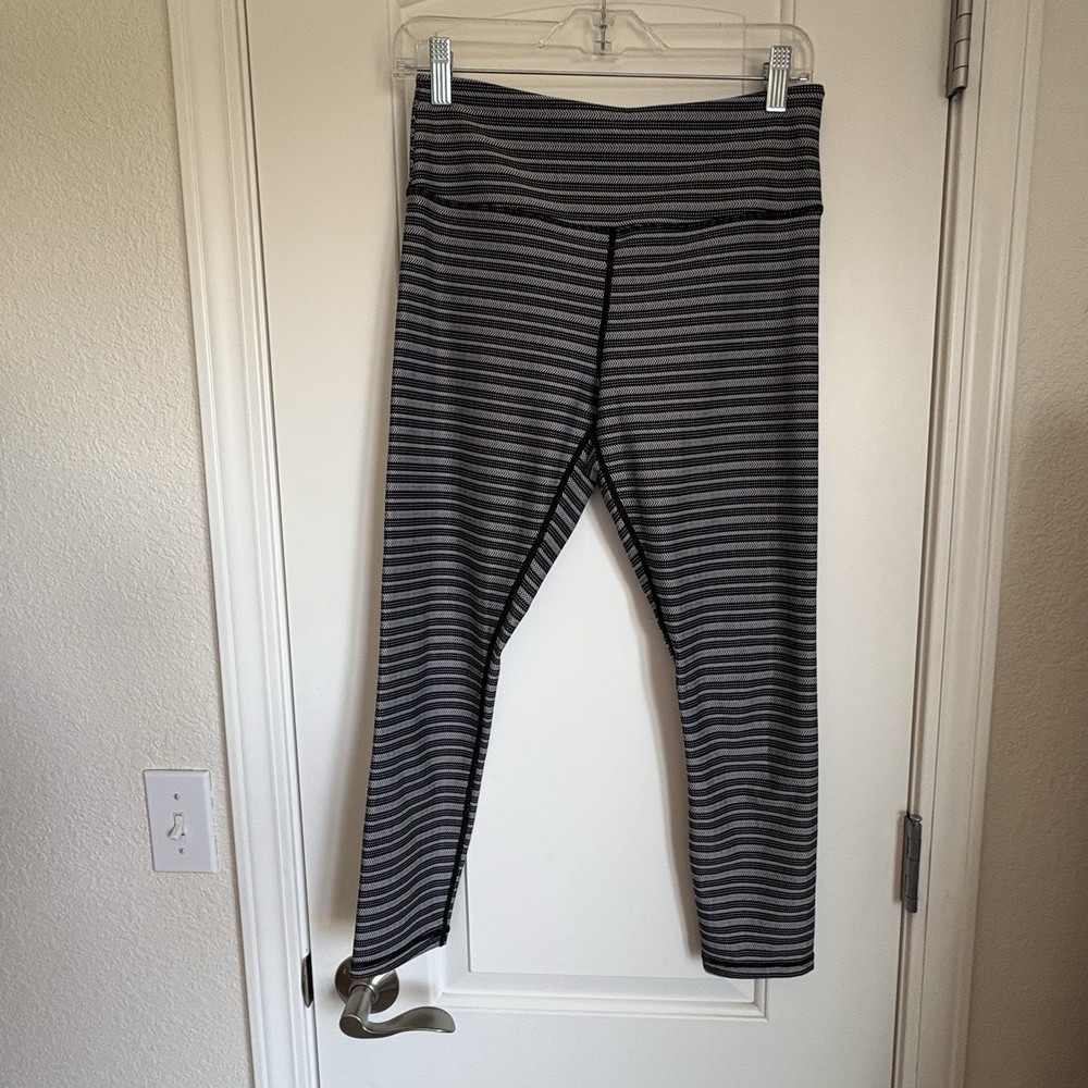 ZYIA Active Black Aztec Adrenaline Crop Leggings Size 6-8 Womens