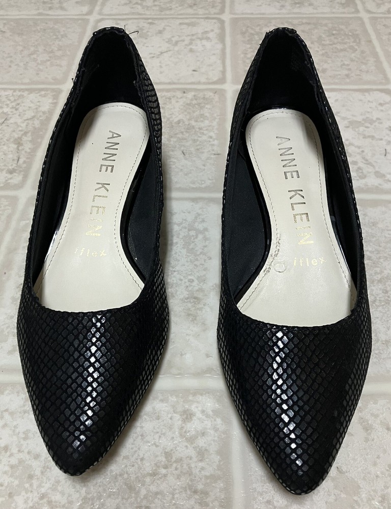 Anne Klein iFlex Womens Black Fish Skin Shimmer Faux Leather Mid Heel Size 7
