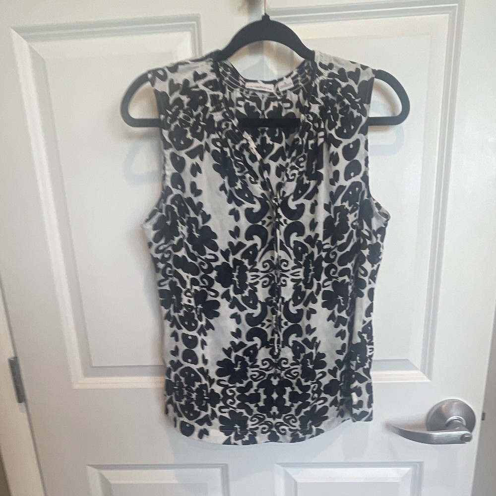 Liz Claiborne Women's Sleeveless Top Size