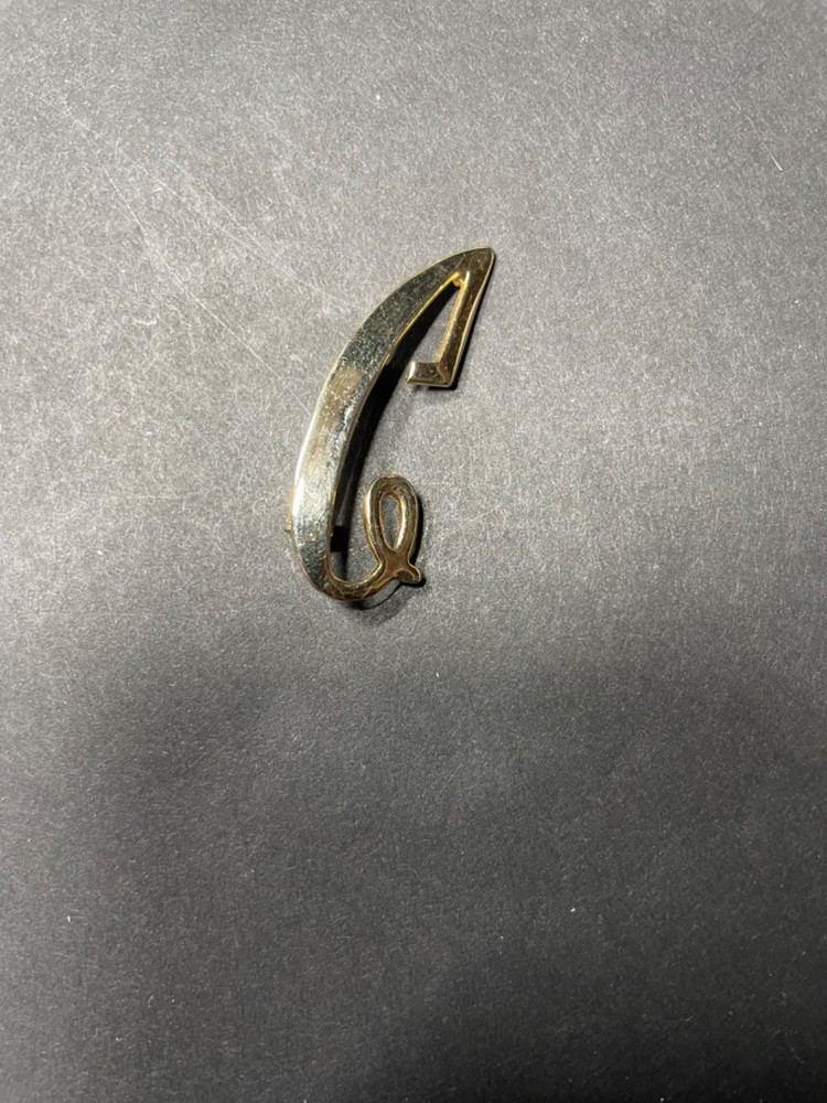 Vtg Large Cursive Letter C Brooch Pin Elegant Initial Script Gold Tone Metal