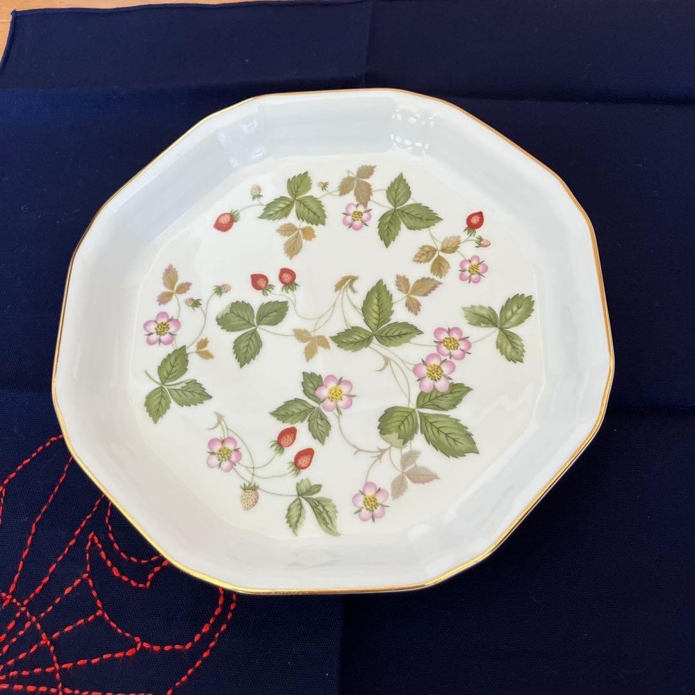 Wedgwood Wild Strawberry Octagonal Bone China Dish 18cm Floral Plate Used