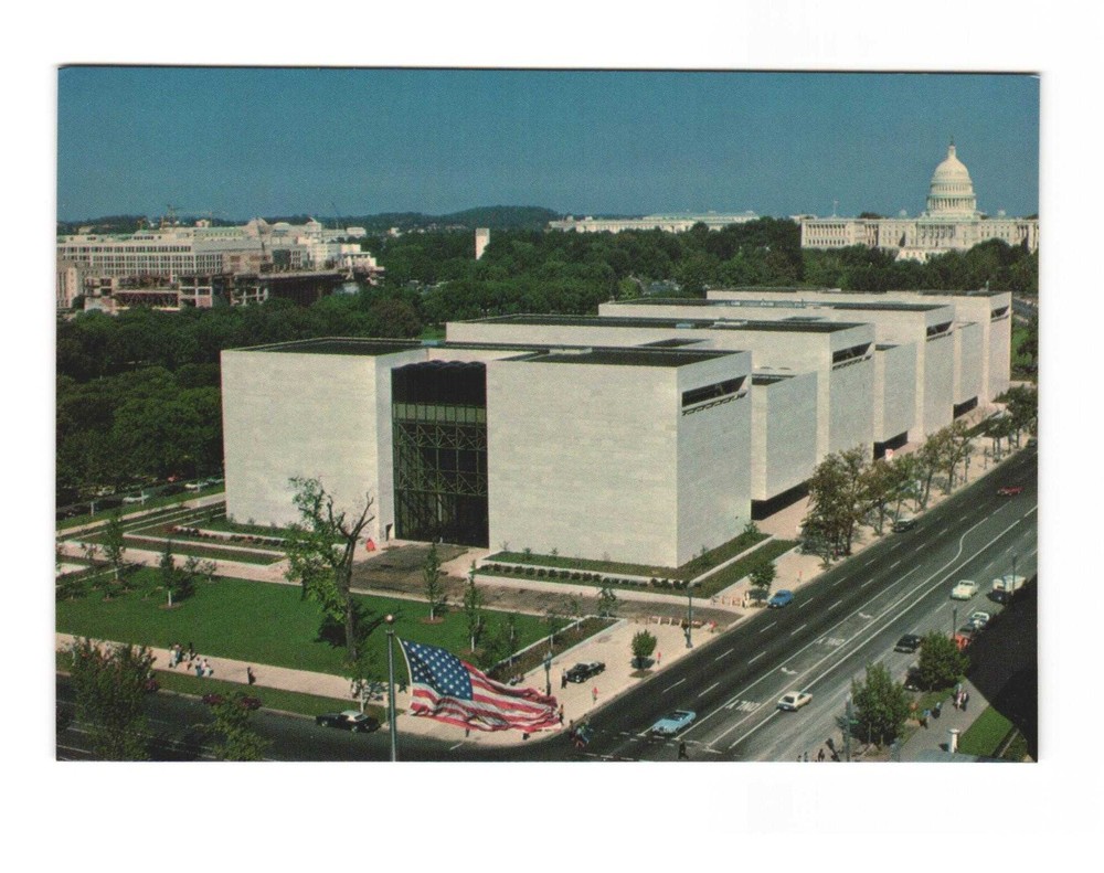 National Air and Space Museum Smithsonian Institution Vintage postcard Unp