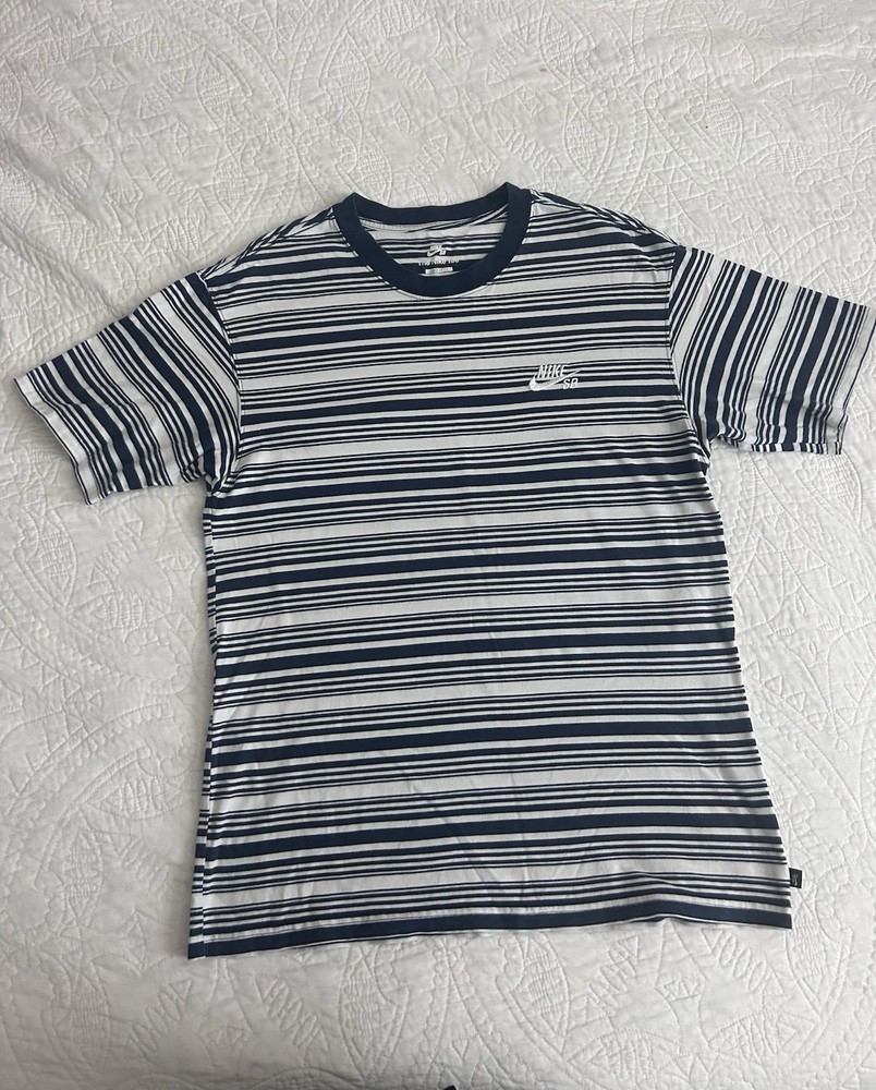 Nike SB The Nike Tee Men’s L Regular Loose Fit Blue/White Striped Crew T-Shirt