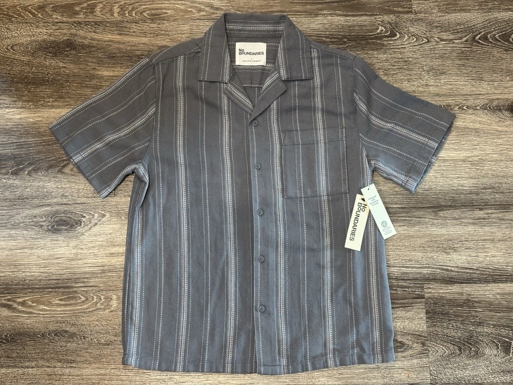 No Boundaries Men’s Light Grey Textured Short Sleeve Button-Up Shirt
