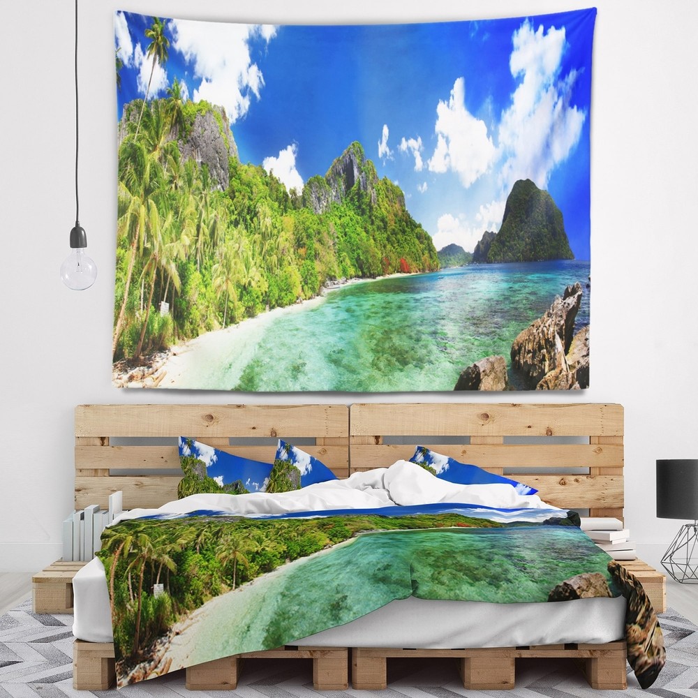 Designart 'Tropical Scenery' Landscape Photography Wall  Small