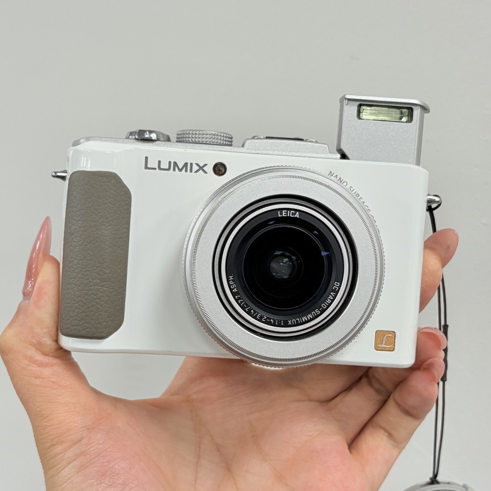 Panasonic LUMIX DMC-LX7 10.1MP 3.8x Optical Zoom Digital Camera English