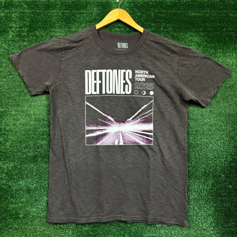 Deftones. North American 2025 Tour T-Shirt Size Large