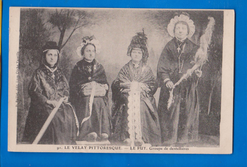 Le Velay,  dentellière, women bobbin lace maker, Le Puy, France, old  postcard