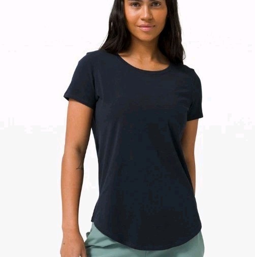 Lululemon Women's Love Crew Black Short Sleeve Tee! Size 4