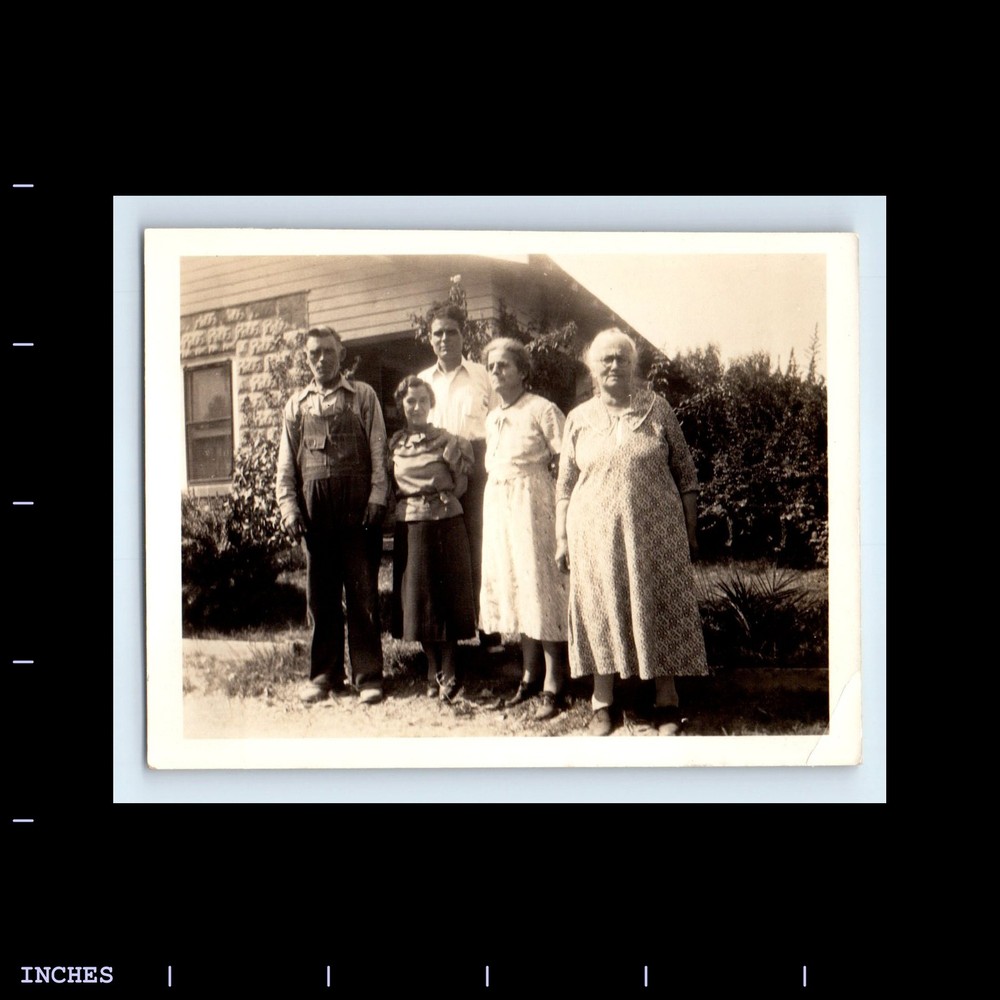 Old Vintage Photo MEN AND WOMEN STANDING OUTSIDE HOUSE