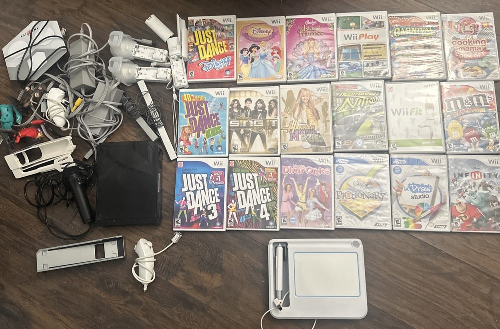 Nintendo Wii Lot Bundle Console (s) Games Accessories Manual