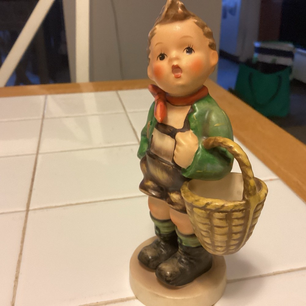 Goebel Hummel Village Boy with Basket 5”Figurine TMK#6  1980