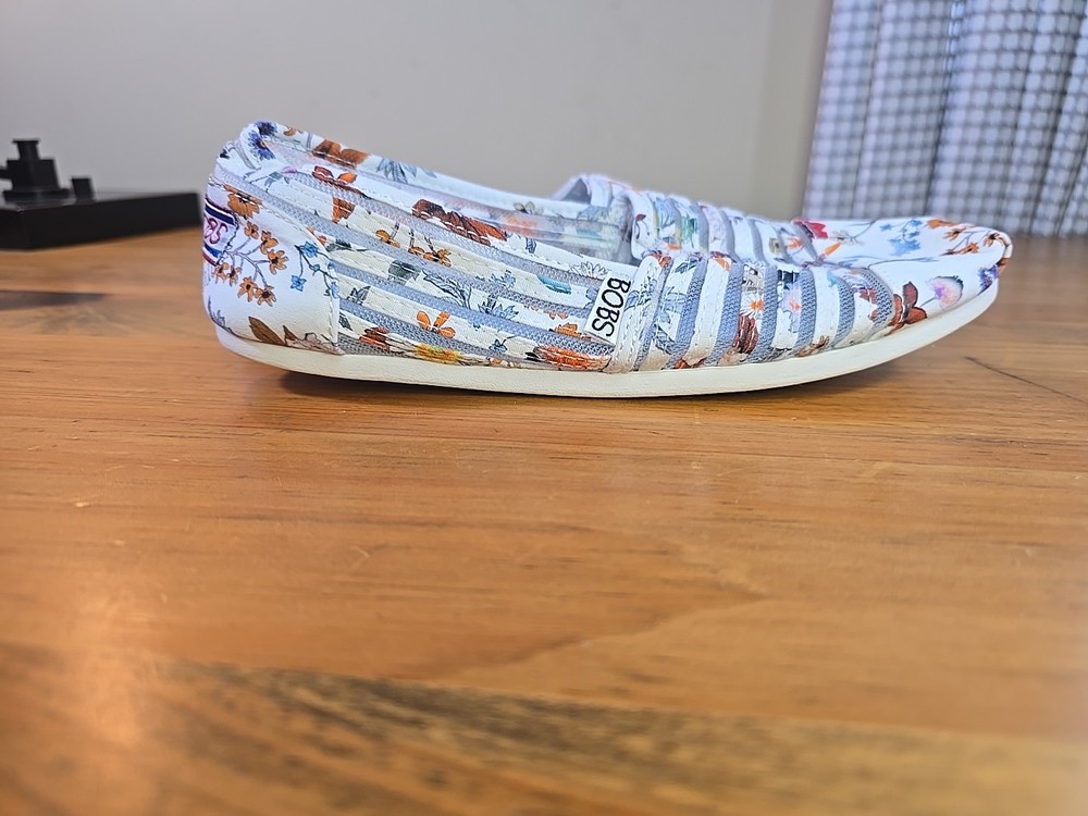BOBS from Skechers Women’s Floral Slip On Shoes Memory Foam size 8.5