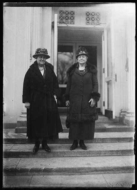 Photo:Women at White House, D.C., Washington
