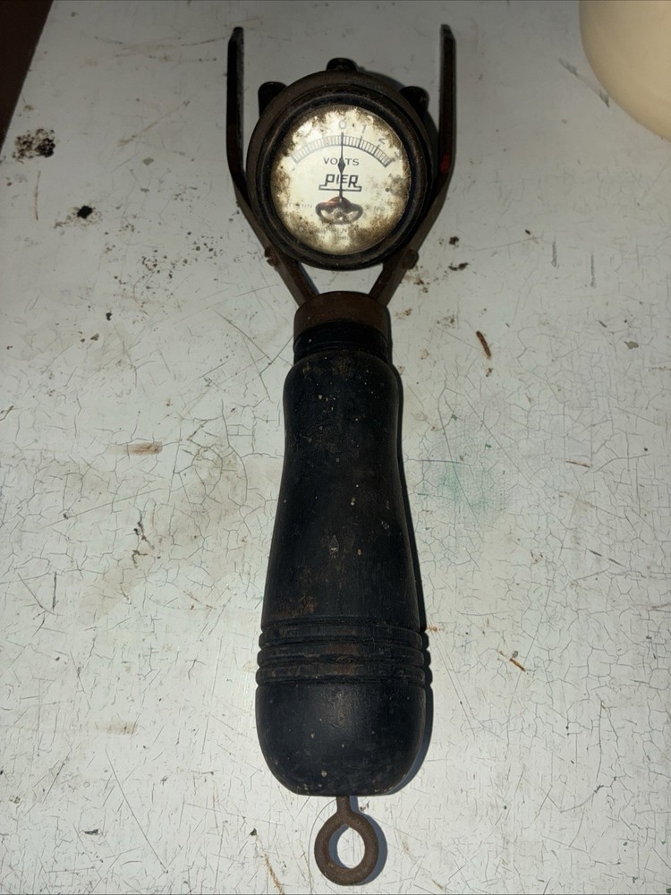 PIER VOLTAGE TESTER Hand Held Vintage Model 5  (3 Volt size )