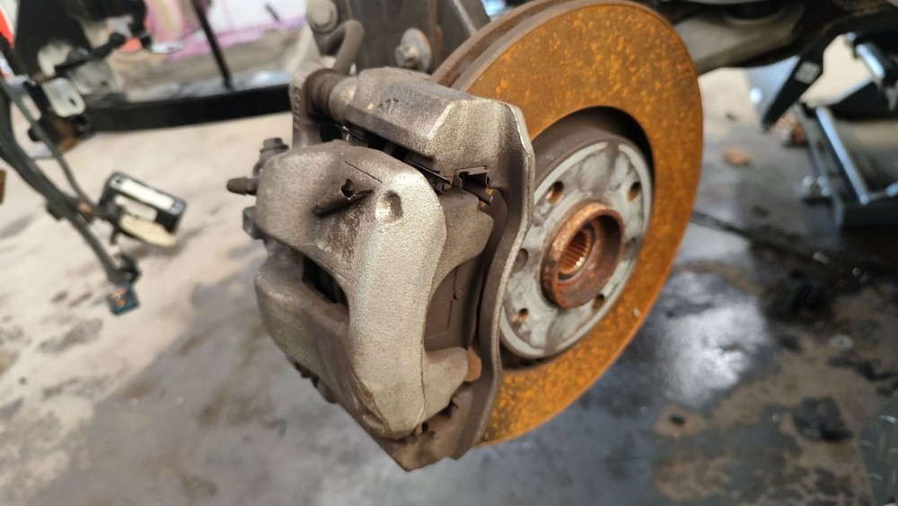 1648321580 FRONT LEFT BRAKE CALIPER / 200070 FOR OPEL MOKKA 1.2 76