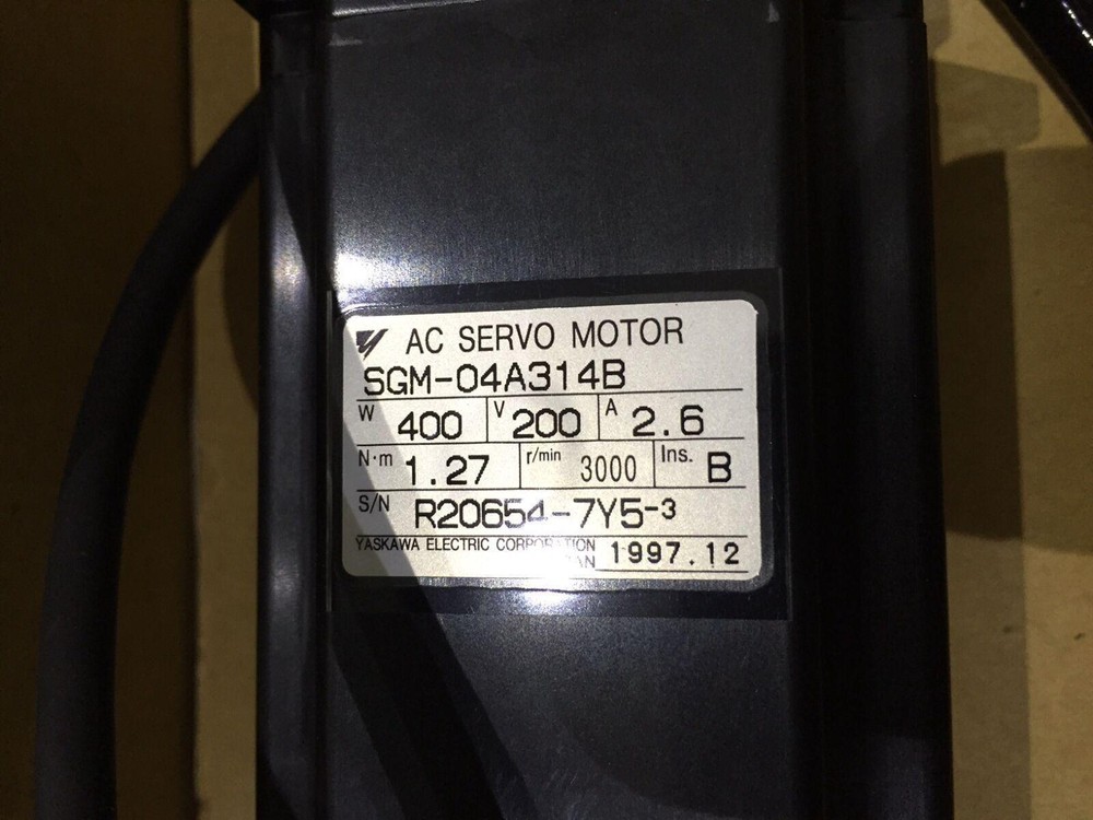 Yaskawa SGM-04A314B AC SERVO MOTOR SGM04A314B New In Box Expedited Shipping 1PC